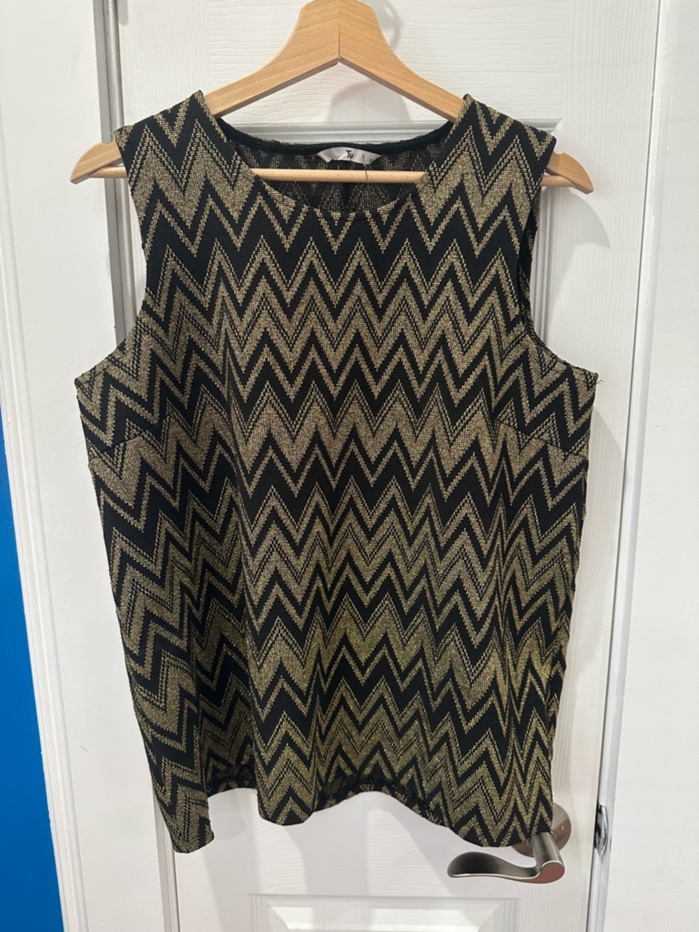 Sleeveless Chevron Metallic Knit Top - Black & Gold